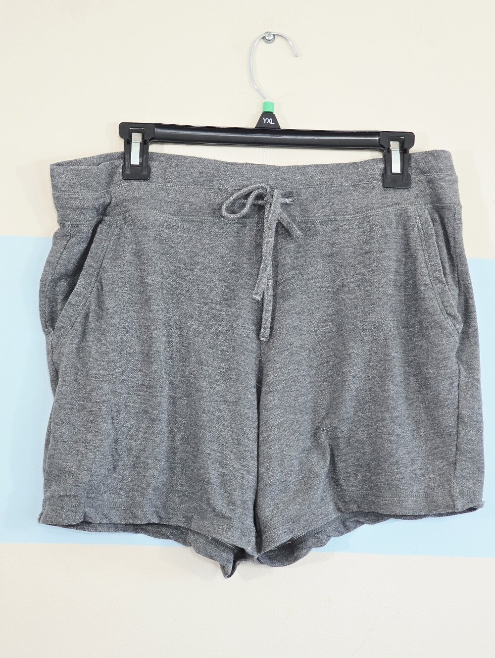 Women’s 32 Degrees Gray Knit Drawstring Athletic Shorts - Picture 2 of 6